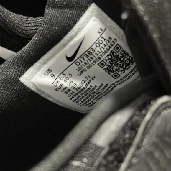 Nike Black and White Pegasus Flyease Athletic Shoes - Picture 7 of 7